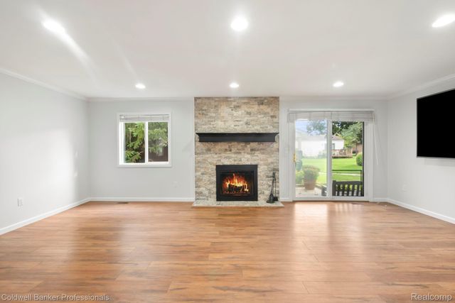 2838 Roundtree Drive, Troy, MI 48083