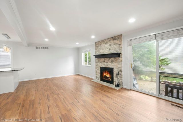 2838 Roundtree Drive, Troy, MI 48083