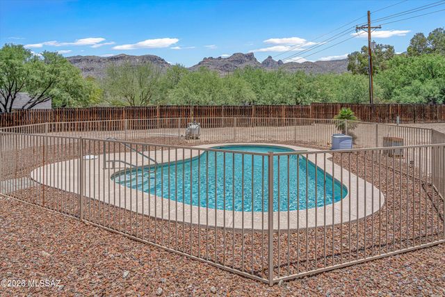 4940 N Castle Ridge Road, Tucson, AZ 85749