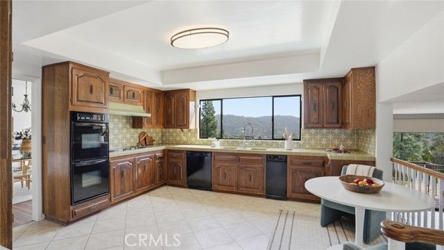 1340 Daily Circle, Glendale, CA 91208