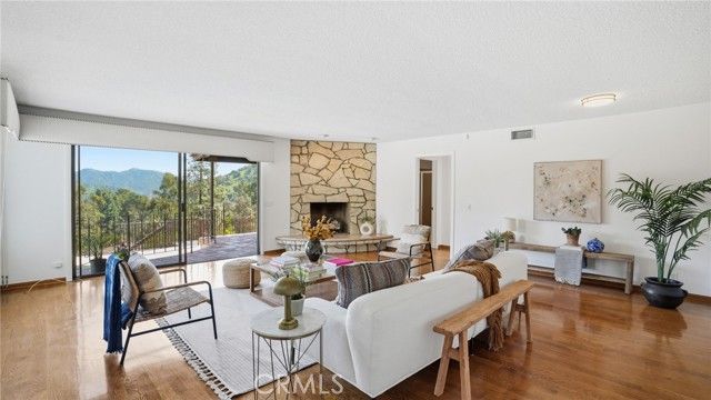 1340 Daily Circle, Glendale, CA 91208