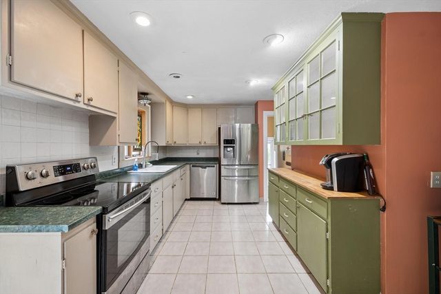 72 Mayfield St, Seekonk, MA 02771