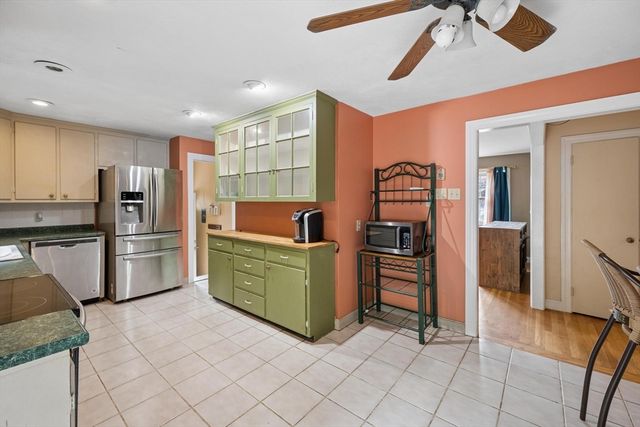 72 Mayfield St, Seekonk, MA 02771