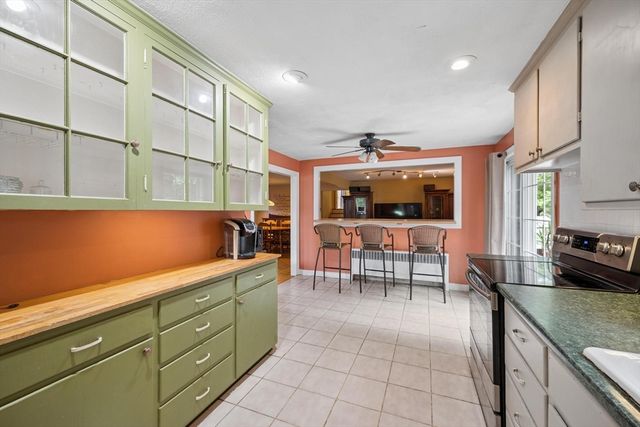 72 Mayfield St, Seekonk, MA 02771