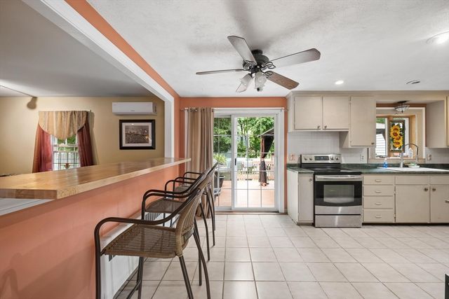 72 Mayfield St, Seekonk, MA 02771