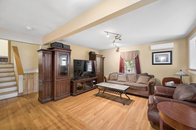 72 Mayfield St, Seekonk, MA 02771
