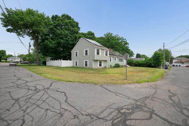72 Mayfield St, Seekonk, MA 02771