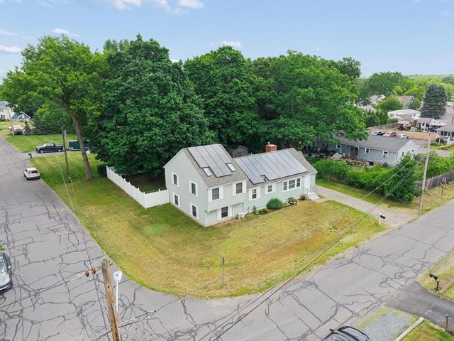 72 Mayfield St, Seekonk, MA 02771