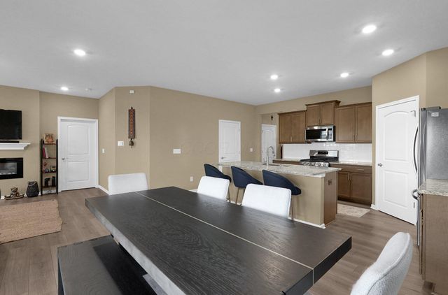 272 Mannaseh Drive W, Granville, OH 43023