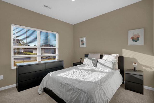 272 Mannaseh Drive W, Granville, OH 43023