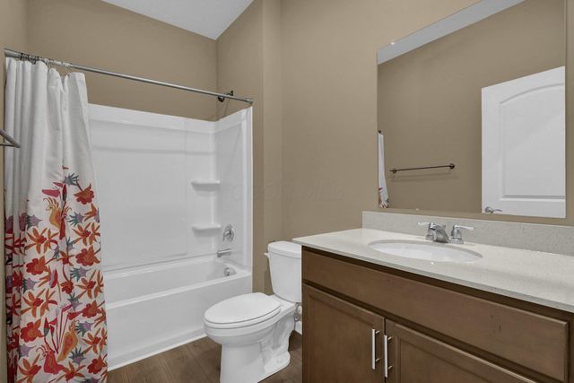 272 Mannaseh Drive W, Granville, OH 43023