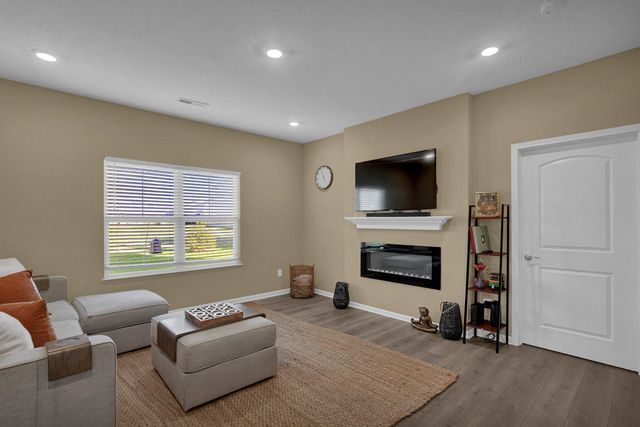 272 Mannaseh Drive W, Granville, OH 43023