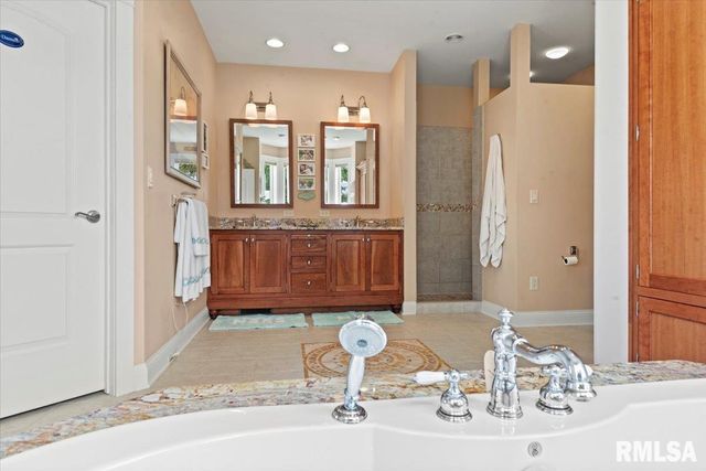 41 Lake Vista Drive, Taylorville, IL 62568