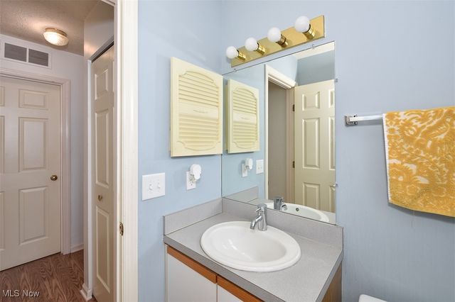 3376 Hunter Pky 26, Cuyahoga Falls, OH 44223