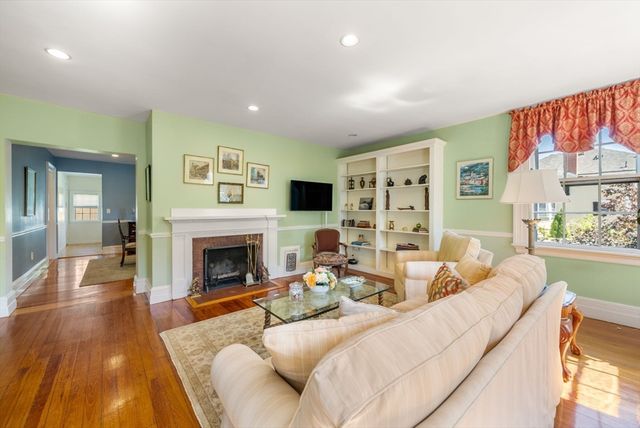 7 Hamilton St 3, Salem, MA 01970