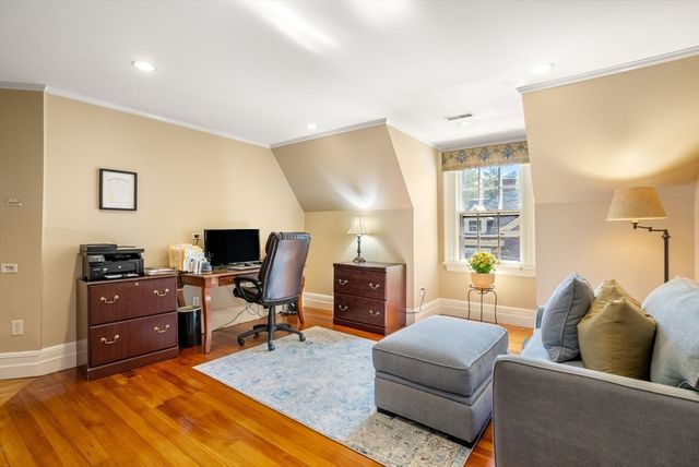 7 Hamilton St 3, Salem, MA 01970