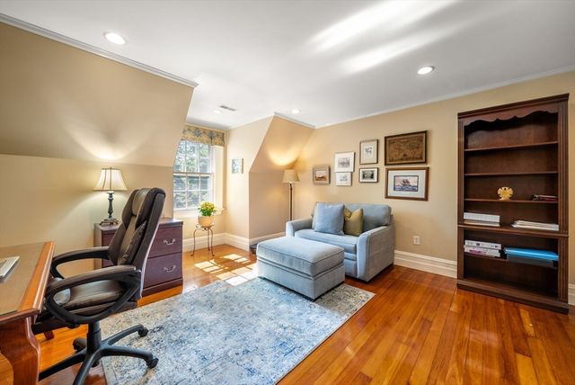 7 Hamilton St 3, Salem, MA 01970