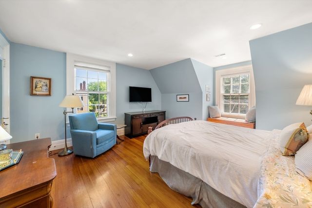 7 Hamilton St 3, Salem, MA 01970