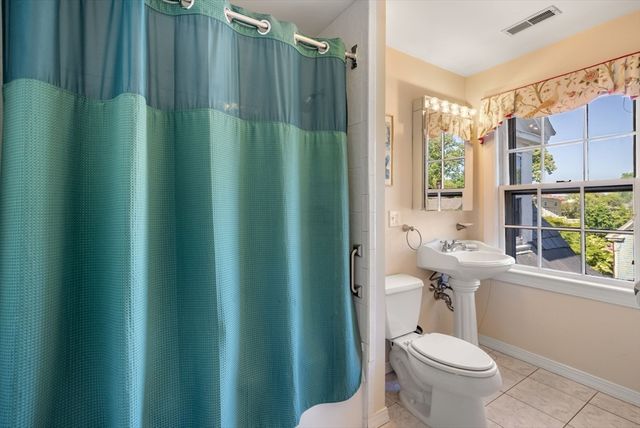 7 Hamilton St 3, Salem, MA 01970