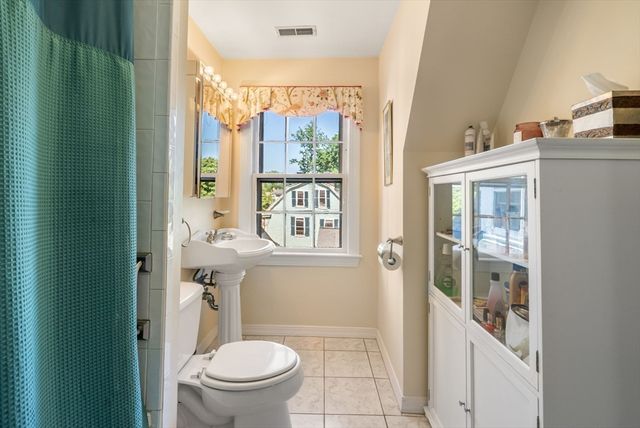 7 Hamilton St 3, Salem, MA 01970