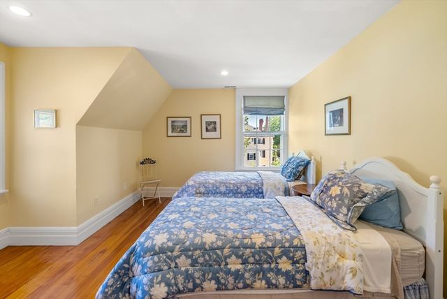 7 Hamilton St 3, Salem, MA 01970