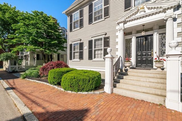 7 Hamilton St 3, Salem, MA 01970