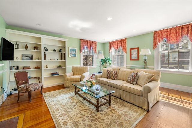 7 Hamilton St 3, Salem, MA 01970