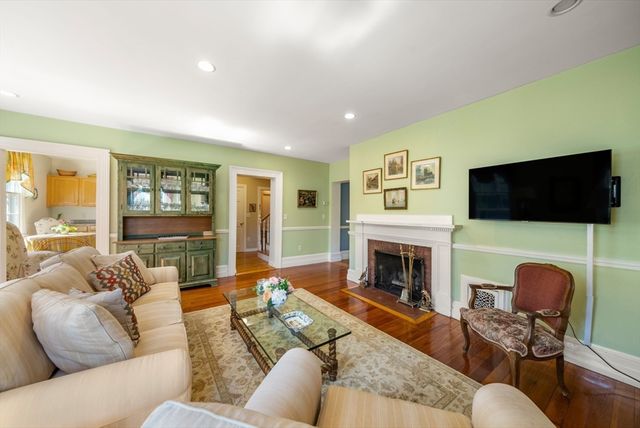 7 Hamilton St 3, Salem, MA 01970
