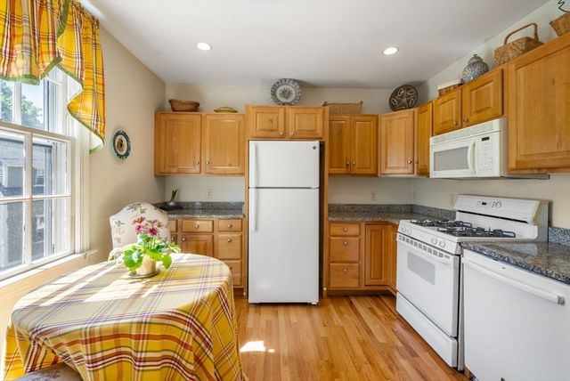 7 Hamilton St 3, Salem, MA 01970