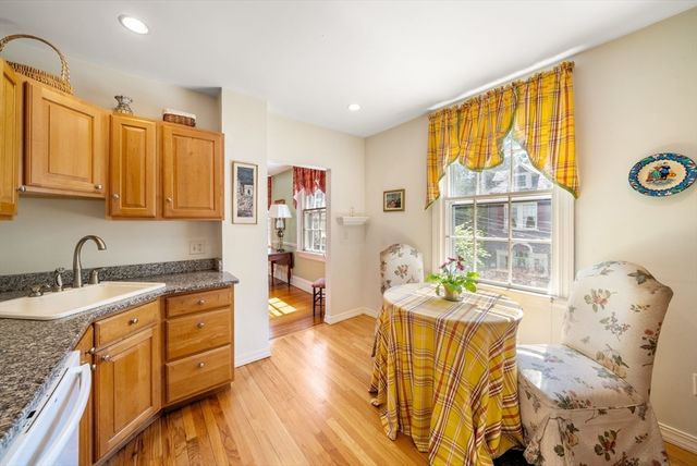 7 Hamilton St 3, Salem, MA 01970