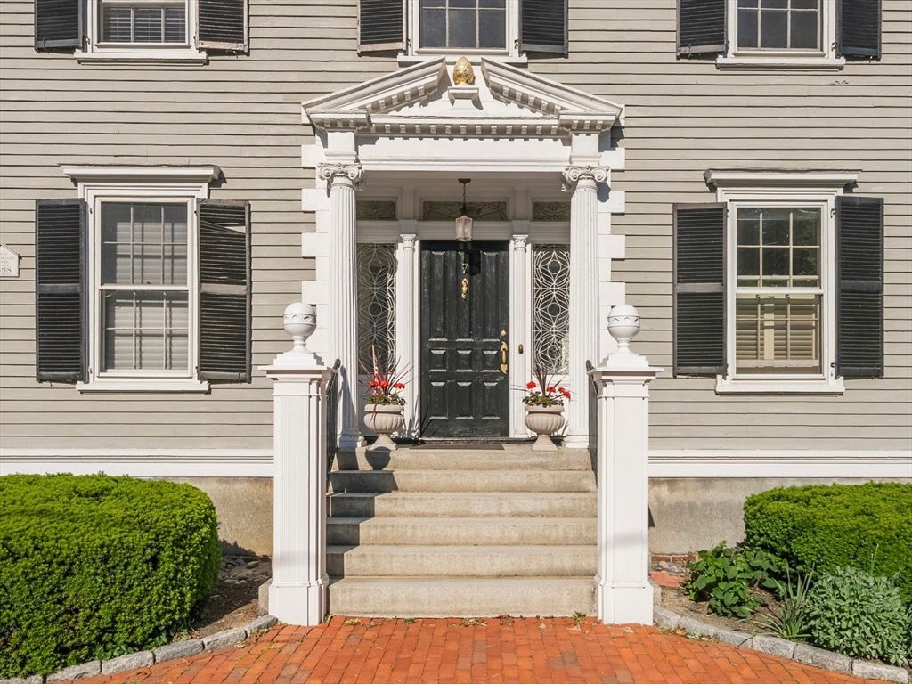 7 Hamilton St 3, Salem, MA 01970