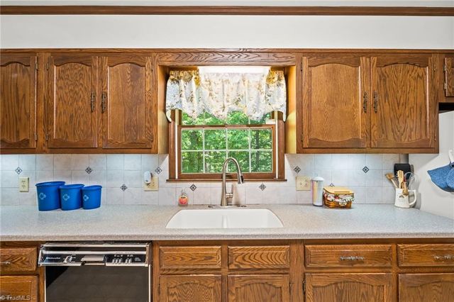 288 Hillside Court, Winston-salem, NC 27107