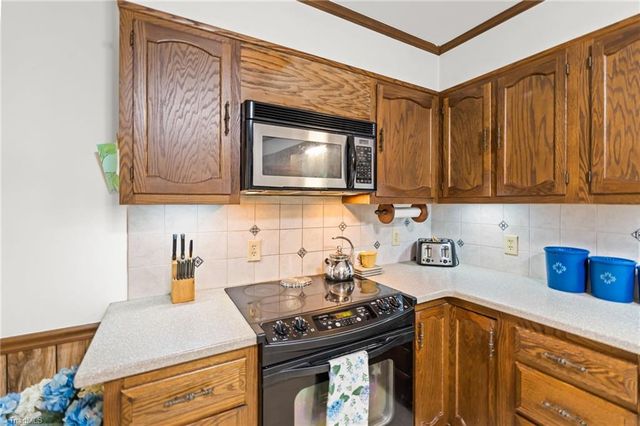 288 Hillside Court, Winston-salem, NC 27107