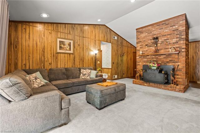 288 Hillside Court, Winston-salem, NC 27107