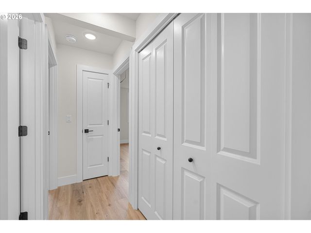 12246 Meadowlawn Dr, Oregon City, OR 97045