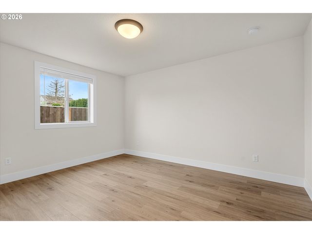 12246 Meadowlawn Dr, Oregon City, OR 97045