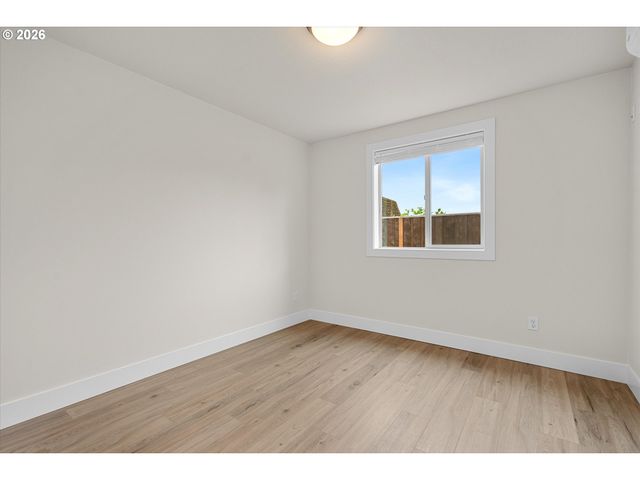 12246 Meadowlawn Dr, Oregon City, OR 97045