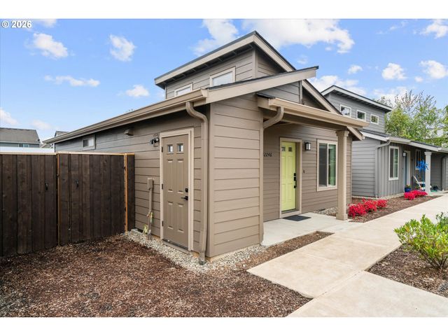 12246 Meadowlawn Dr, Oregon City, OR 97045