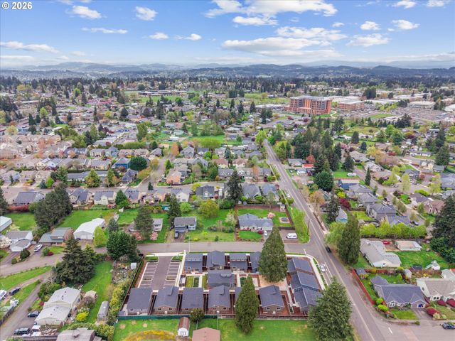 12246 Meadowlawn Dr, Oregon City, OR 97045