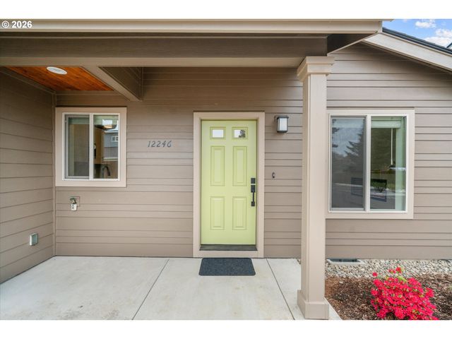 12246 Meadowlawn Dr, Oregon City, OR 97045