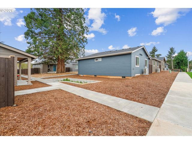 12246 Meadowlawn Dr, Oregon City, OR 97045