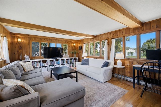 31 Day Circle, Woburn, MA 01801