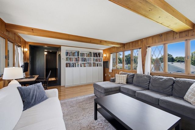 31 Day Circle, Woburn, MA 01801