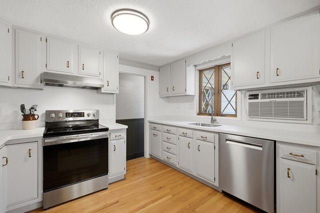 31 Day Circle, Woburn, MA 01801