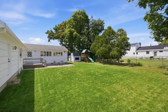 31 Day Circle, Woburn, MA 01801