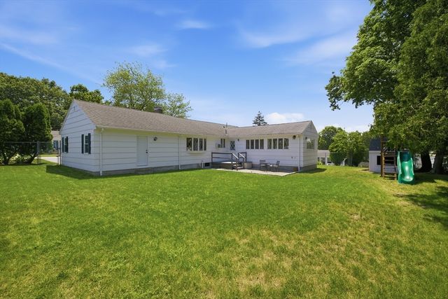 31 Day Circle, Woburn, MA 01801