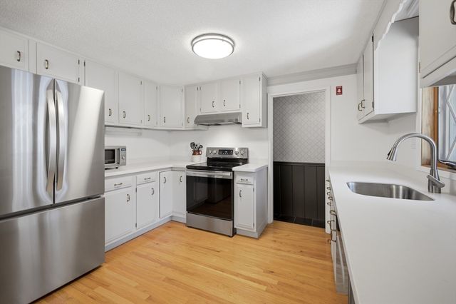 31 Day Circle, Woburn, MA 01801