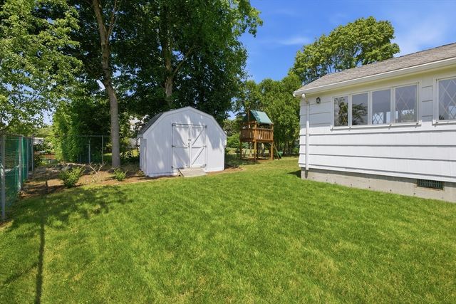 31 Day Circle, Woburn, MA 01801