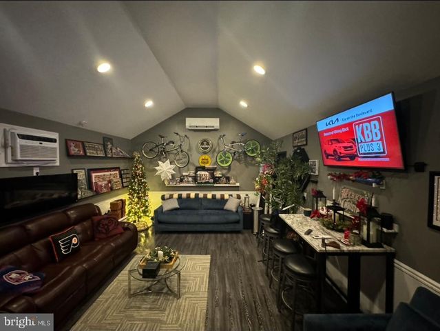 8320 ALICIA ST, Philadelphia, PA 19111