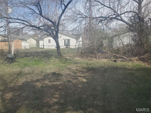 1121 St Helena Drive, Cahokia, IL 62206